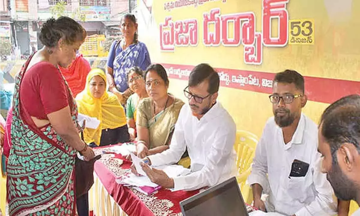 Andhra: सांसद केसिनेनी के कैंप ऑफिस में प्रजा दरबार लगा