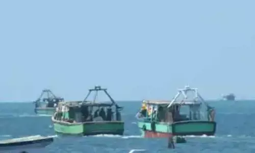 Tamil Nadu के 3 मछुआरे गिरफ्तार : श्रीलंकाई नौसेना का अत्याचार जारी Tamil Nadu के 3 मछुआरे गिरफ्तार : श्रीलंकाई नौसेना का अत्याचार जारी