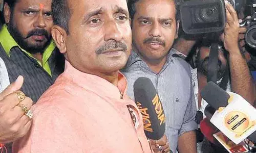 उन्नाव रेप केस: पीड़िता ने जांच अधिकारी के खिलाफ FIR की मांग की उन्नाव रेप केस: पीड़िता ने जांच अधिकारी के खिलाफ FIR की मांग की