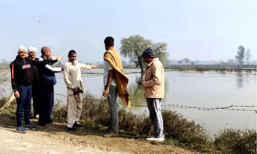 जलभराव से प्रभावित किसानों के लिए राहत की मांग, पूर्व मंत्री और किसान सभा ने उठाई आवाज जलभराव से प्रभावित किसानों के लिए राहत की मांग, पूर्व मंत्री और किसान सभा ने उठाई आवाज
