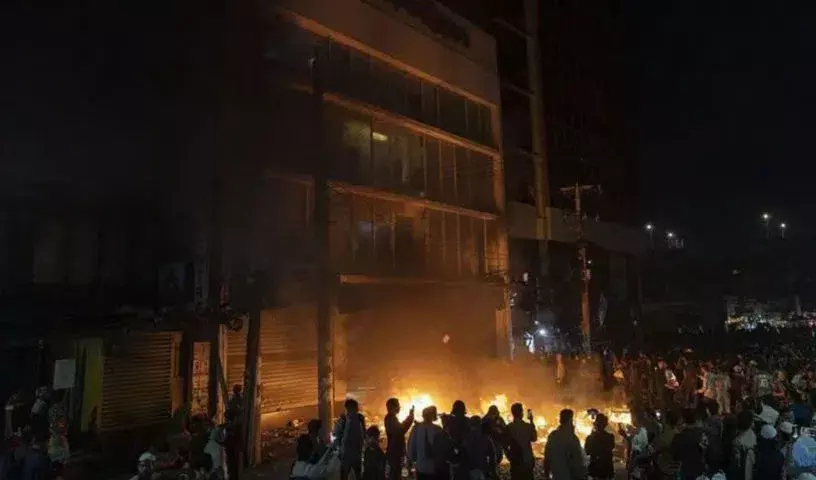US सांसदों ने बांग्लादेश में हिंदू कपड़ा मज़दूर की लिंचिंग की निंदा की US सांसदों ने बांग्लादेश में हिंदू कपड़ा मज़दूर की लिंचिंग की निंदा की