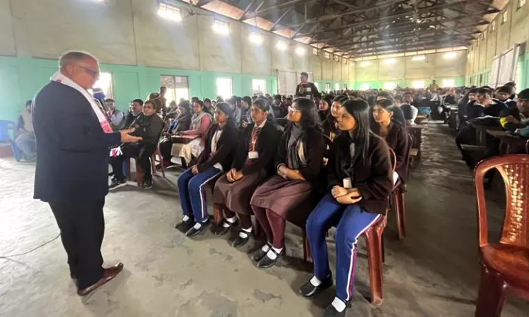 Assam में एम.के. यादव का संदेश: जलवायु परिवर्तन पर आगे आएँ छात्र