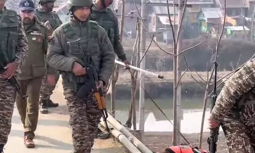 Jammu-Kashmir:  नरबल-तांगमर्ग हाईवे से गुजरने वाले सभी वाहनों की हो रही सख्त जांच
