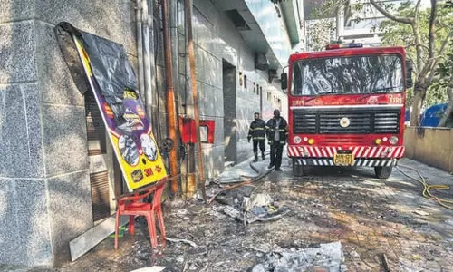 Fire at Andheri mall ,वहीं BMC ने नए साल के जश्न से पहले जांच बढ़ा दी Fire at Andheri mall ,वहीं BMC ने नए साल के जश्न से पहले जांच बढ़ा दी