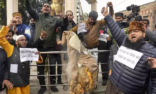 US सांसद ने बांग्लादेश में हिंदू कपड़ा फैक्ट्री कर्मचारी की हत्या की निंदा की US सांसद ने बांग्लादेश में हिंदू कपड़ा फैक्ट्री कर्मचारी की हत्या की निंदा की