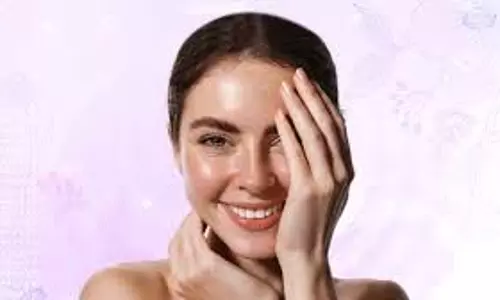Skin Care Tips: ग्लोइंग स्किन पाने के लिए नहाने से पहले चेहरे पर लगाएं ये चीजें Skin Care Tips: ग्लोइंग स्किन पाने के लिए नहाने से पहले चेहरे पर लगाएं ये चीजें