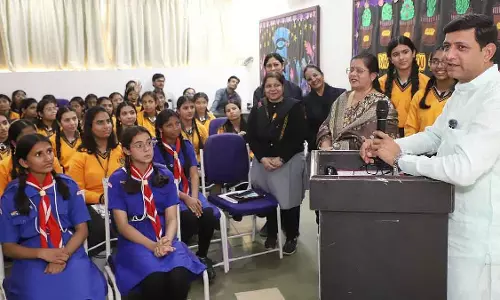 Indore : महापौर पुष्यमित्र भार्गव ने स्वच्छता कक्षा पहल की शुरुआत की Indore : महापौर पुष्यमित्र भार्गव ने स्वच्छता कक्षा पहल की शुरुआत की