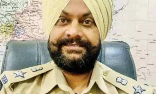 पंजाब में टेंडर को ‘प्रभावित’ करने की कोशिश के आरोप में विजिलेंस SSP को सस्पेंड किया गया पंजाब में टेंडर को ‘प्रभावित’ करने की कोशिश के आरोप में विजिलेंस SSP को सस्पेंड किया गया