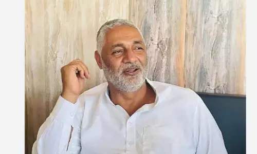 सोपोर के MLA ने अहम बाढ़ कंट्रोल क्रॉसिंग की नींव रखी सोपोर के MLA ने अहम बाढ़ कंट्रोल क्रॉसिंग की नींव रखी