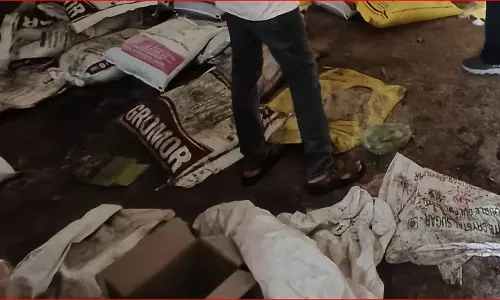 कृषि विभाग ने एक्सपायरी उर्वरक बेचने वाले केंद्रों को किया सील कृषि विभाग ने एक्सपायरी उर्वरक बेचने वाले केंद्रों को किया सील