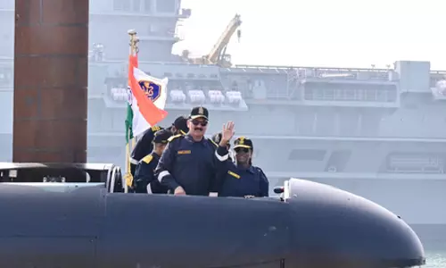नौसैनिक पनडुब्बी पर राष्ट्रपति द्रौपदी मुर्मू की ऐतिहासिक यात्रा नौसैनिक पनडुब्बी पर राष्ट्रपति द्रौपदी मुर्मू की ऐतिहासिक यात्रा