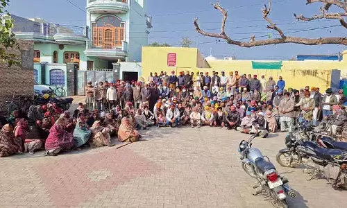 Ludhiana: परिजनों ने संदिग्धों की गिरफ्तारी की मांग की, ग्राम सभा ने केस रद्द करने की मांग का संकल्प लिया Ludhiana: परिजनों ने संदिग्धों की गिरफ्तारी की मांग की, ग्राम सभा ने केस रद्द करने की मांग का संकल्प लिया