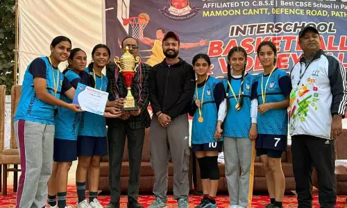 Comet Mensah Public School की अंडर-17 लड़कियों ने बास्केटबॉल का खिताब जीता Comet Mensah Public School की अंडर-17 लड़कियों ने बास्केटबॉल का खिताब जीता