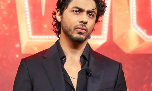Aryan Khan ने रोलेक्स सबमरीनर के साथ 12.5 लाख रुपये का स्टाइल स्टेटमेंट बनाया Aryan Khan ने रोलेक्स सबमरीनर के साथ 12.5 लाख रुपये का स्टाइल स्टेटमेंट बनाया
