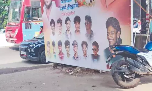 Chennai: सड़क किनारे बड़े बैनर अय्यप्पनथंगल के मोटर चालकों और निवासियों को परेशान कर रहे Chennai: सड़क किनारे बड़े बैनर अय्यप्पनथंगल के मोटर चालकों और निवासियों को परेशान कर रहे