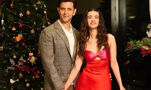 Hrithik Roshan और सबा आज़ाद ने सुज़ैन खान की मुंबई पार्टी में क्रिसमस मनाया Hrithik Roshan और सबा आज़ाद ने सुज़ैन खान की मुंबई पार्टी में क्रिसमस मनाया