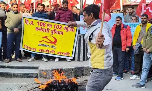 Himachal: एम्बुलेंस कर्मचारियों ने बिना ओवरटाइम के 12 घंटे की शिफ्ट का आरोप लगाया