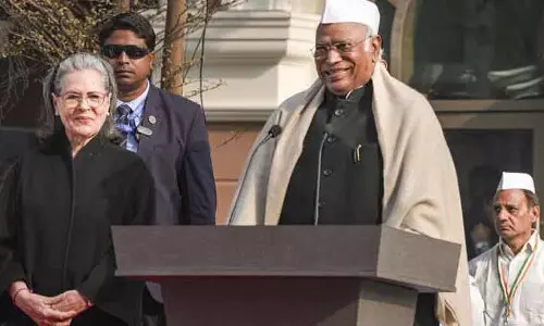 कांग्रेस एक विचारधारा है और विचारधाराएं कभी नहीं मरतीं: Mallikarjun Kharge कांग्रेस एक विचारधारा है और विचारधाराएं कभी नहीं मरतीं: Mallikarjun Kharge