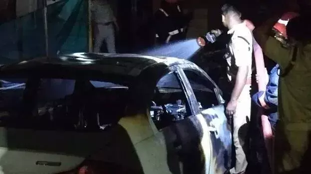 kerala: स्वराज भवन में लगी आग में दो सरकारी गाड़ियां जलकर खाक हो गईं