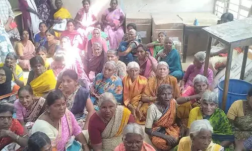Gauribidanur : पोस्ट ऑफिस पर धावा बोलकर विरोध प्रदर्शन Gauribidanur : पोस्ट ऑफिस पर धावा बोलकर विरोध प्रदर्शन