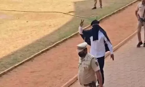 जेल में बंद Gangster ने हाथ बंधे हुए पुणे नगर निगम चुनाव के लिए नामांकन दाखिल किया जेल में बंद Gangster ने हाथ बंधे हुए पुणे नगर निगम चुनाव के लिए नामांकन दाखिल किया