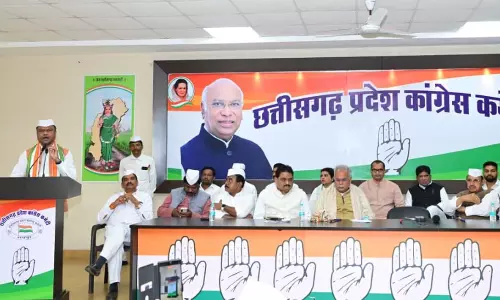 रायपुर राजीव भवन में कांग्रेस का 141वां स्थापना दिवस मनाया गया रायपुर राजीव भवन में कांग्रेस का 141वां स्थापना दिवस मनाया गया