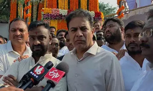 बीआरएस नेता KTR ने खैरताबाद में PJR को श्रद्धांजलि दी