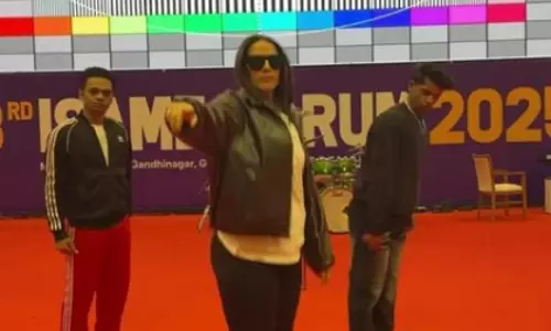 Neha धूपिया 8 साल बाद स्टेज पर लौटीं, दिल खोलकर किया डांस Neha धूपिया 8 साल बाद स्टेज पर लौटीं, दिल खोलकर किया डांस