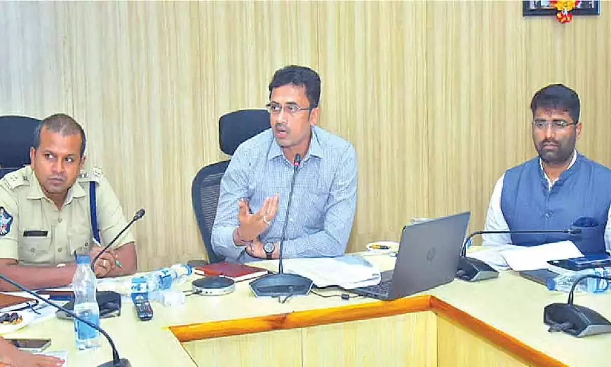 जंगल की आग को रोकने के लिए सामूहिक उपायों की ज़रूरत: Collector प्रसाद
