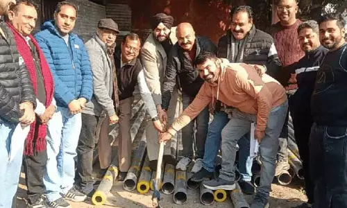 युद्धवीर ने जम्मू पूर्व में 66 लाख रुपये के PHE पाइप बिछाने के काम का शुभारंभ किया युद्धवीर ने जम्मू पूर्व में 66 लाख रुपये के PHE पाइप बिछाने के काम का शुभारंभ किया