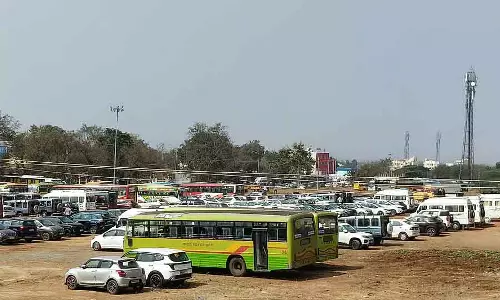 Badami : चालुक्य शहर में टूरिस्टों की भीड़