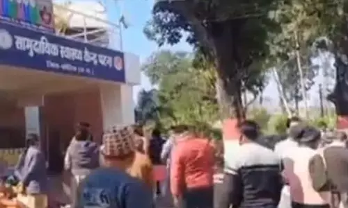 मंदिर में गर्भवती महिला की मौत, बीम गिरने से मची चीख-पुकार मंदिर में गर्भवती महिला की मौत, बीम गिरने से मची चीख-पुकार