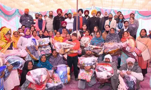 GNDU ने अजनाला के बाढ़ प्रभावित गग्गर गांव को गोद लिया, सर्दियों में राहत अभियान शुरू किया