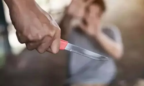 तरपोंगी टोल प्लाजा पर ट्रक चालकों से वसूली की कोशिश, चाय पीते समय चाकू से हमला तरपोंगी टोल प्लाजा पर ट्रक चालकों से वसूली की कोशिश, चाय पीते समय चाकू से हमला