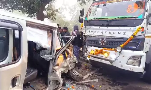 Koraput में घने कोहरे के कारण ट्रक और कार की टक्कर में छह लोग घायल Koraput में घने कोहरे के कारण ट्रक और कार की टक्कर में छह लोग घायल