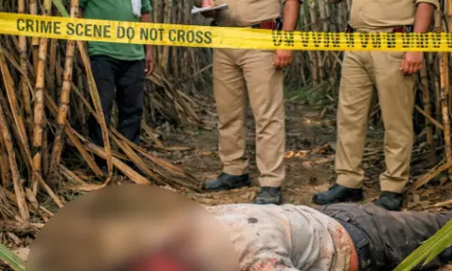 हथौड़े से हमला कर किसान वकील की हत्या, गांव में मचा हड़कंप हथौड़े से हमला कर किसान वकील की हत्या, गांव में मचा हड़कंप