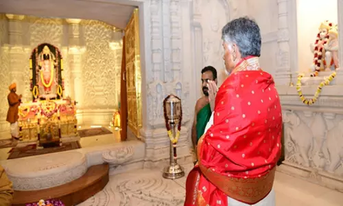 आंध्र प्रदेश के मुख्यमंत्री चंद्रबाबू नायडू ने अयोध्या राम मंदिर में की पूजा-अर्चना आंध्र प्रदेश के मुख्यमंत्री चंद्रबाबू नायडू ने अयोध्या राम मंदिर में की पूजा-अर्चना