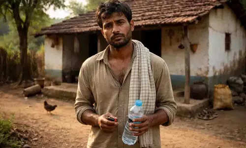 आरोपी प्रेमिका के घर के सामने युवक ने आत्मदाह का प्रयास किया आरोपी प्रेमिका के घर के सामने युवक ने आत्मदाह का प्रयास किया