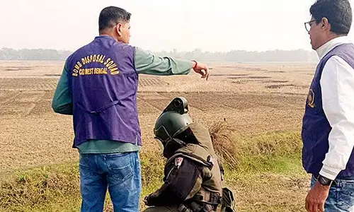 पूर्वी Burdwan में बम बरामद, सत्ताधारी पार्टी सवालों के घेरे में पूर्वी Burdwan में बम बरामद, सत्ताधारी पार्टी सवालों के घेरे में