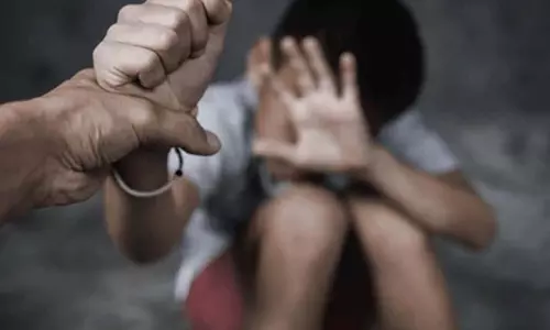 पंथी कार्यक्रम देखने गए नाबालिग बच्चे को बेरहमी से पीटा, FIR दर्ज पंथी कार्यक्रम देखने गए नाबालिग बच्चे को बेरहमी से पीटा, FIR दर्ज