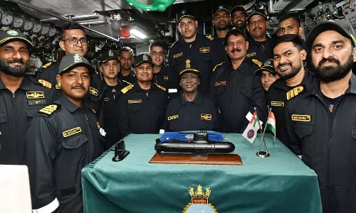 राष्ट्रपति मुर्मू ने स्वदेशी पनडुब्बी INS वाघशीर पर पहला गोताखोरी अभियान किया राष्ट्रपति मुर्मू ने स्वदेशी पनडुब्बी INS वाघशीर पर पहला गोताखोरी अभियान किया