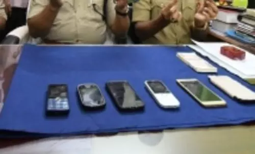 दिल्ली पुलिस ने 160 से अधिक खोए हुए मोबाइल फोन बरामद कर लौटाए दिल्ली पुलिस ने 160 से अधिक खोए हुए मोबाइल फोन बरामद कर लौटाए