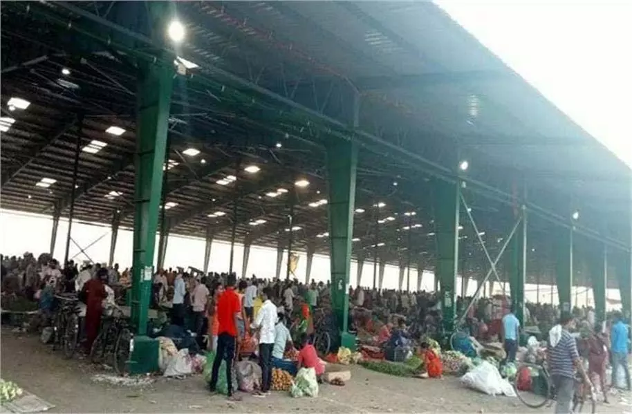 Jalandhar : मकसूदां सब्जी मंडी में पनपा विवाद Jalandhar : मकसूदां सब्जी मंडी में पनपा विवाद