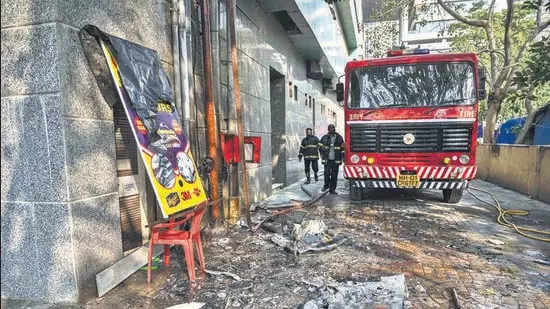 Fire at Andheri mall ,वहीं BMC ने नए साल के जश्न से पहले जांच बढ़ा दी Fire at Andheri mall ,वहीं BMC ने नए साल के जश्न से पहले जांच बढ़ा दी