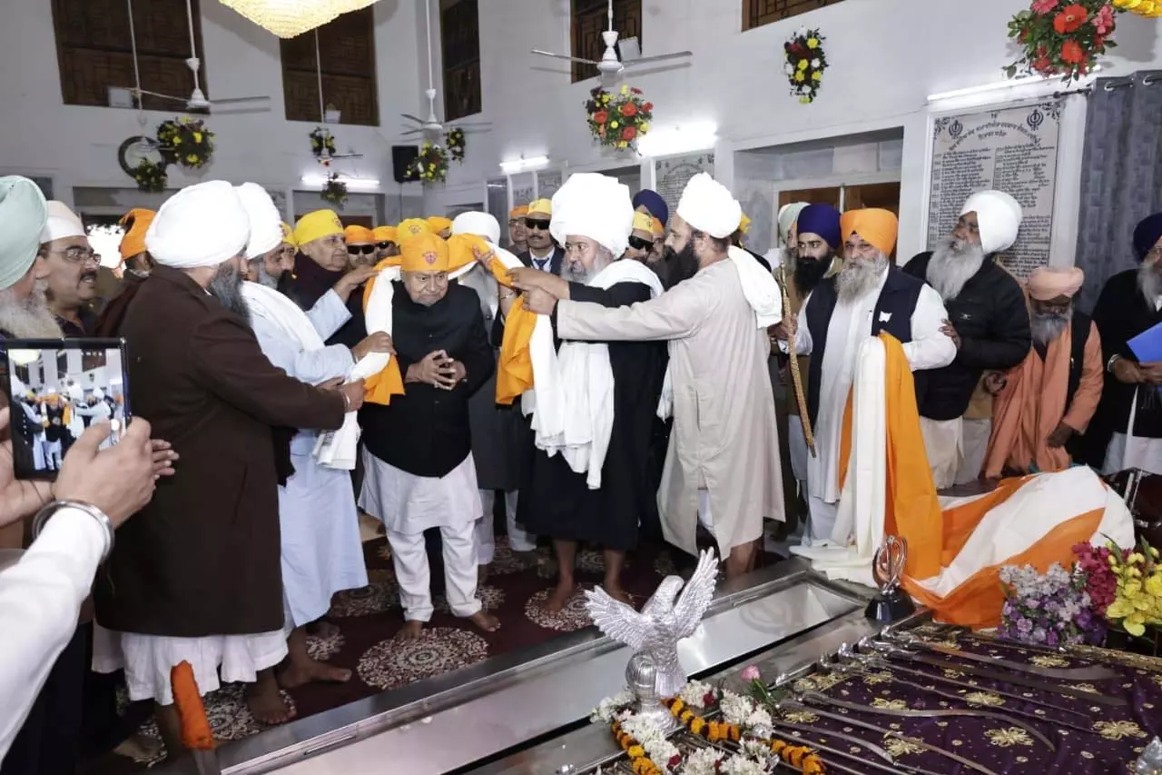 Bihar:गुरु गोविंद सिंह के 359वें प्रकाश पर्व में शामिल हुए CM नीतीश Bihar:गुरु गोविंद सिंह के 359वें प्रकाश पर्व में शामिल हुए CM नीतीश