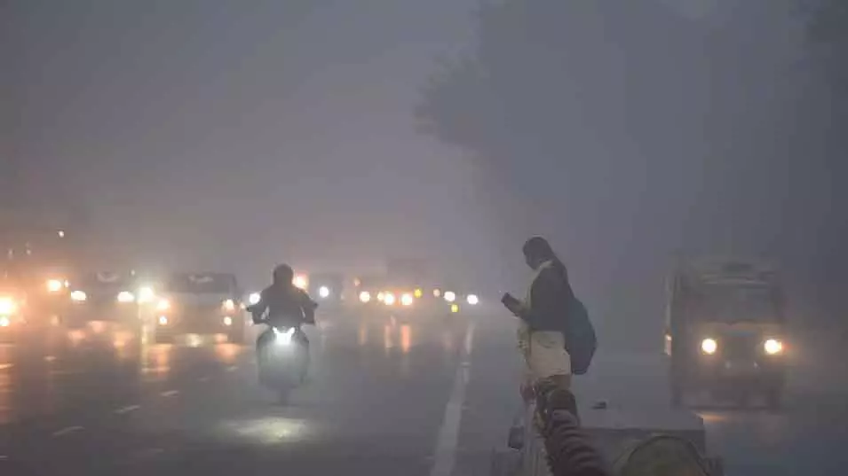 MP : तापमान 10°C से नीचे जाने से ठंड का असर, घने कोहरे से ट्रांसपोर्ट में रुकावट MP : तापमान 10°C से नीचे जाने से ठंड का असर, घने कोहरे से ट्रांसपोर्ट में रुकावट