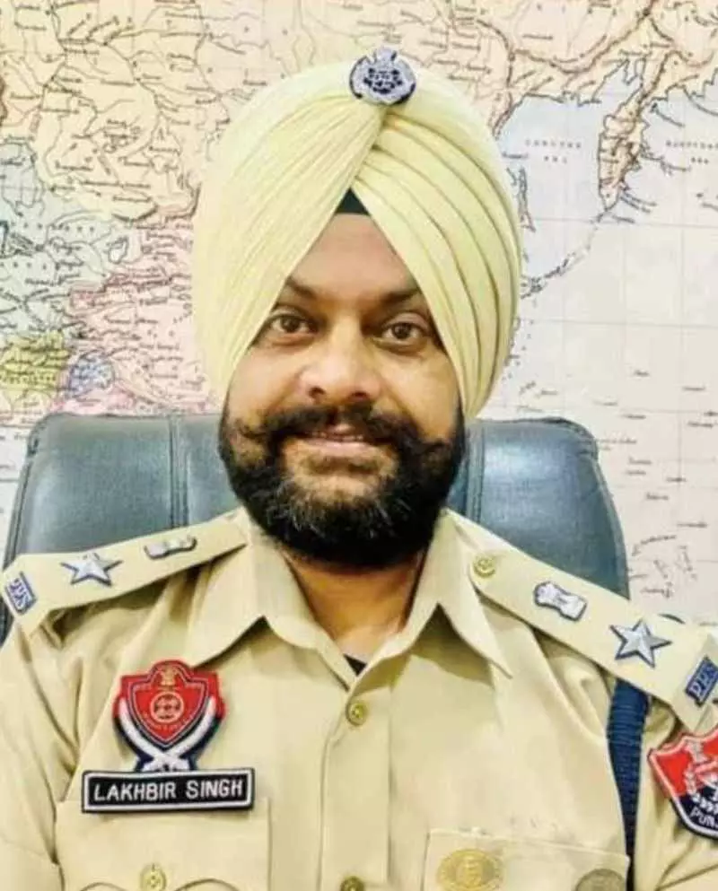 पंजाब में टेंडर को ‘प्रभावित’ करने की कोशिश के आरोप में विजिलेंस SSP को सस्पेंड किया गया पंजाब में टेंडर को ‘प्रभावित’ करने की कोशिश के आरोप में विजिलेंस SSP को सस्पेंड किया गया