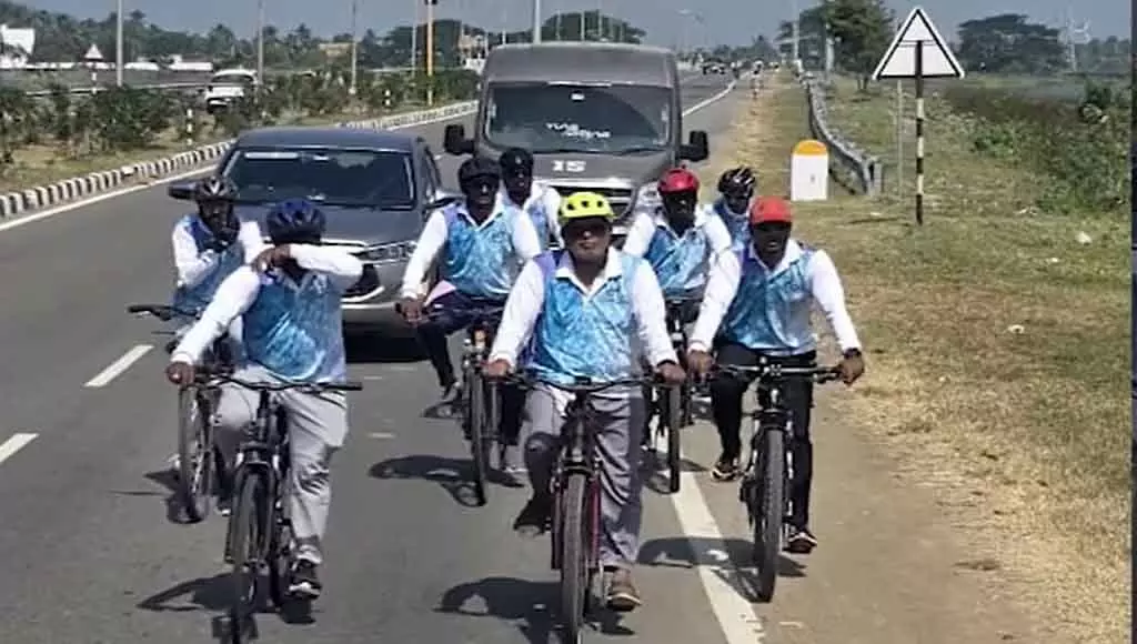MLA सुरेश कुमार ने कन्याकुमारी तक साइकिल यात्रा की MLA सुरेश कुमार ने कन्याकुमारी तक साइकिल यात्रा की