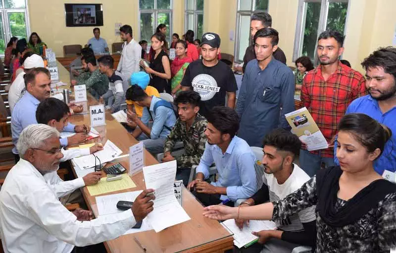 Jalandhar: वीज़ा में रुकावट की वजह से स्टूडेंट्स लोकल कैंपस में चले गए Jalandhar: वीज़ा में रुकावट की वजह से स्टूडेंट्स लोकल कैंपस में चले गए