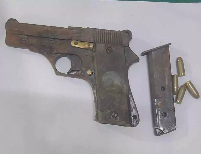 Phagwara फायरिंग मामले में अवैध पिस्तौल और जिंदा कारतूस के साथ एक गिरफ्तार Phagwara फायरिंग मामले में अवैध पिस्तौल और जिंदा कारतूस के साथ एक गिरफ्तार